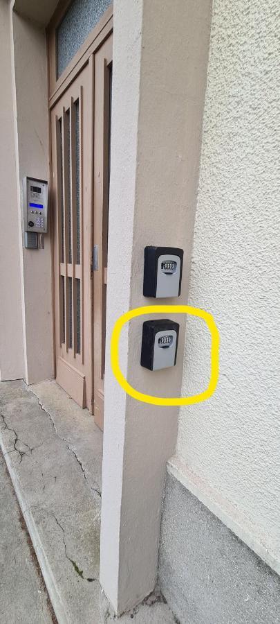 بوفيه Private Room In Shared Apartment IV المظهر الخارجي الصورة